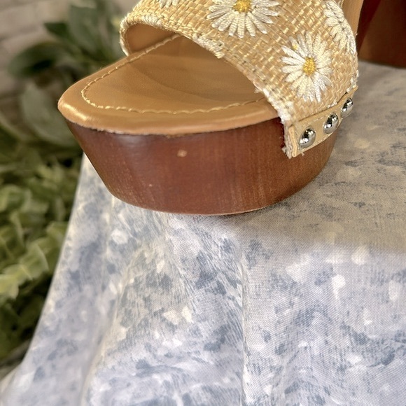 Madden Girl “Lifft” Daisy Raffia Tan Open Toe One-Band Platforms WMS 6.5M🌼VGUC - Picture 10 of 12